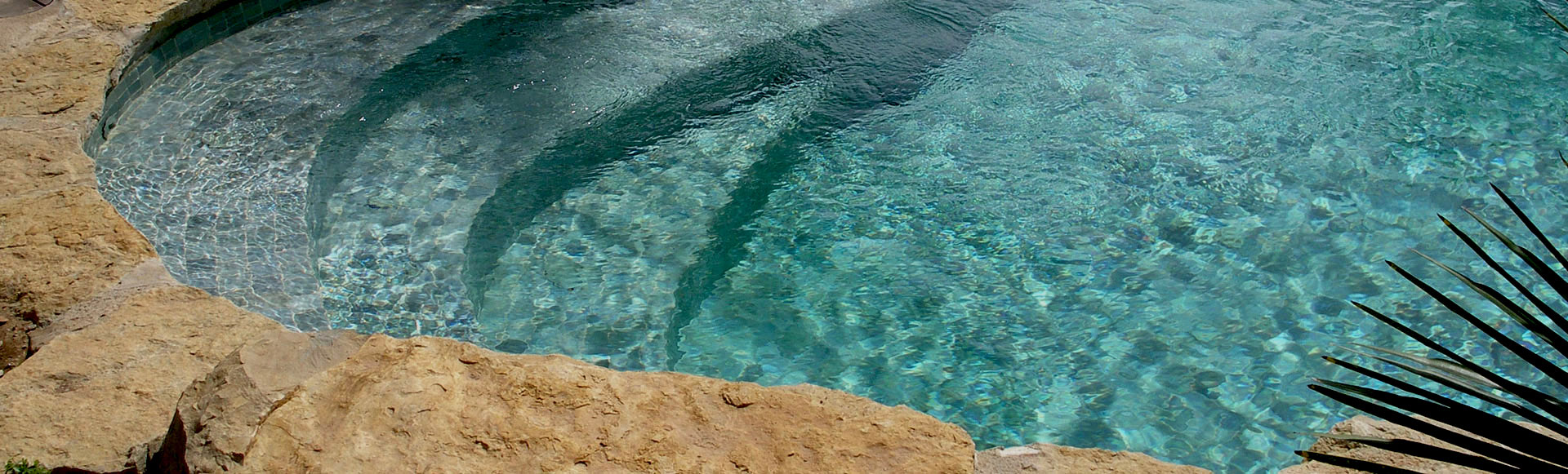 O'STAR, spa intégré, plage immergée, escaliers personnalisés... une piscine unique